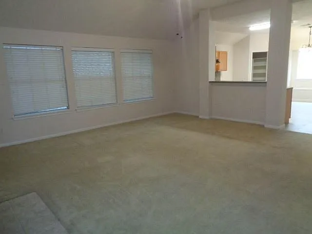 3 bed, 2.0 bath, 2101 sqft, $1,950 — Photo 4