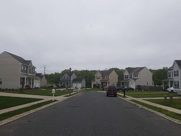 5th image of 14 Twin Oaks Dr