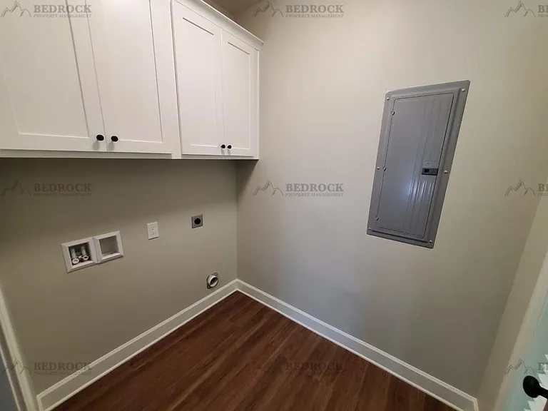 617 Wellingburg Rd SE — Photo 5