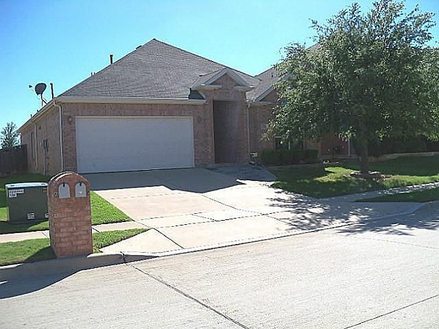 1st image of 2716 Maple Creek Dr