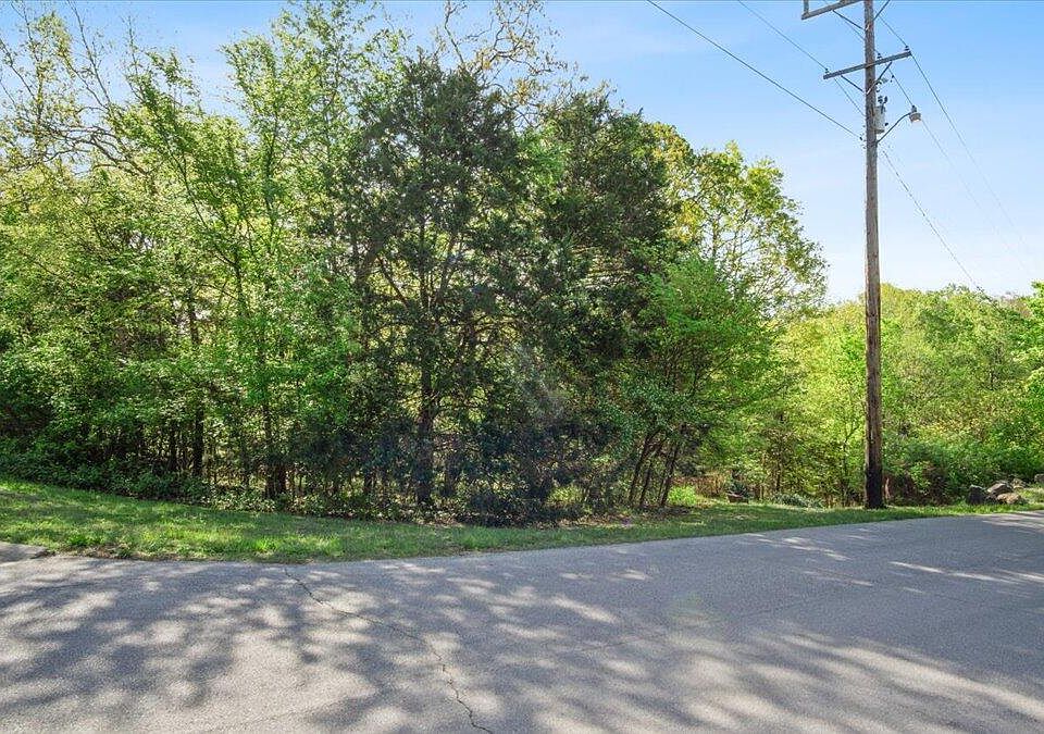 2nd image of 260 Hobart Drive
