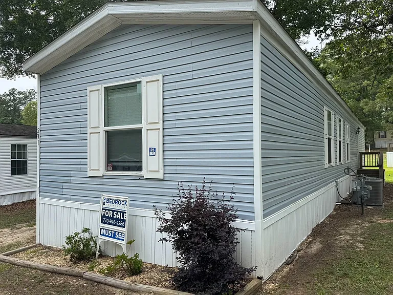 231 Bristol Dr — Photo 2