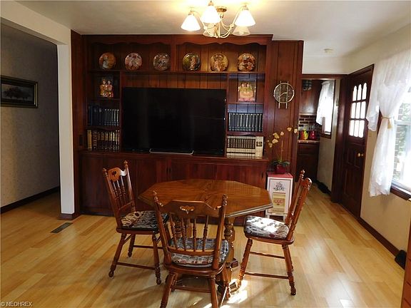 5th image of 7168 Clovermeade Ave