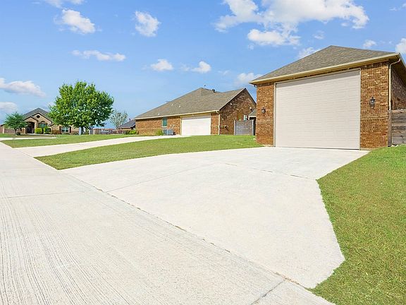 3rd image of 209 Clear Fork Trl