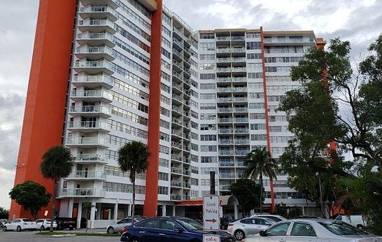3rd image of 1301 Miami Gardens Dr APT 1612W
