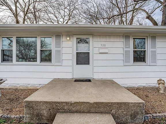 4th image of 320 Morse Ave