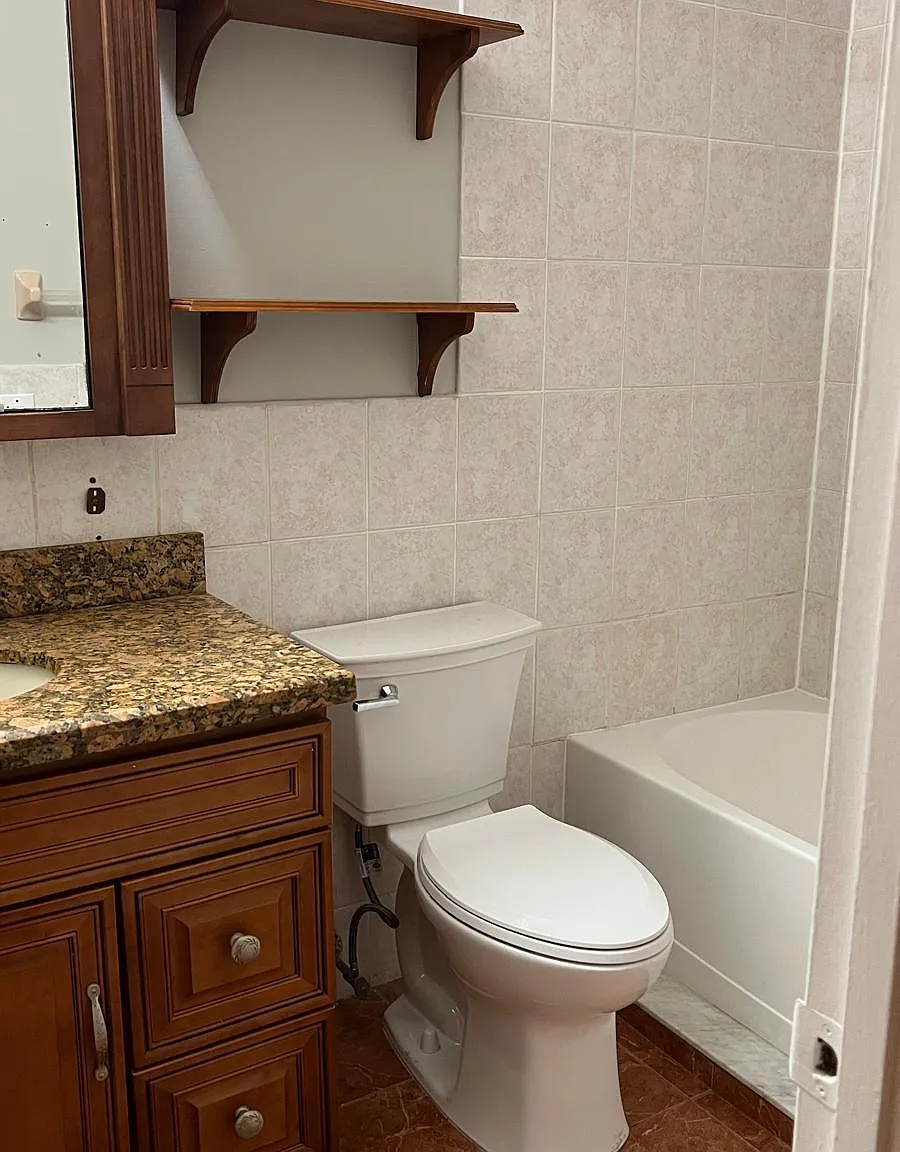 3 bed, 2.0 bath, 1747 sqft, $3,200 — Photo 2