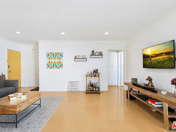2nd image of 960 Larrabee St APT 314