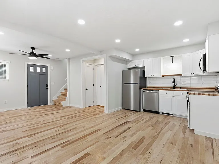 2831 E University St — Photo 8