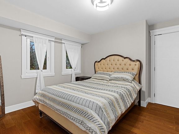 4th image of 1162 Chartwell Cres
