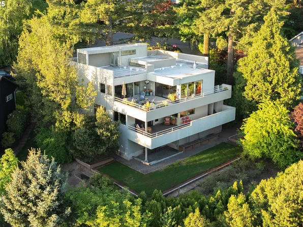 23 Masaryk St, Lake Oswego, OR 97035