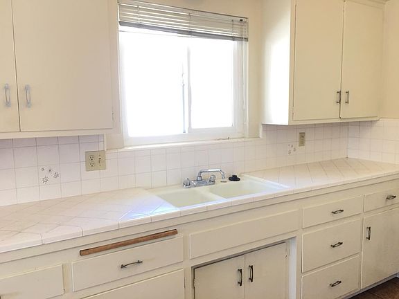 3rd image of 514 N Santa Anita Ave APT D