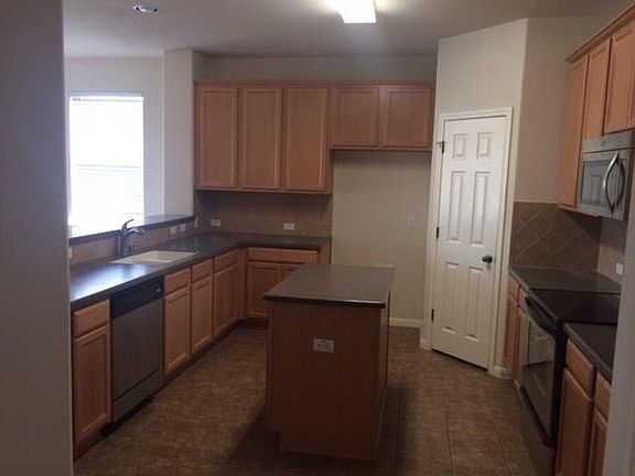 5th image of 177 Devonshire Dr