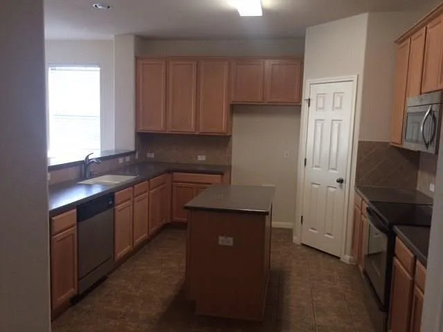 177 Devonshire Dr — Photo 5