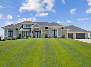 3047 Deer Run Dr SE, Dyersville, IA 52040