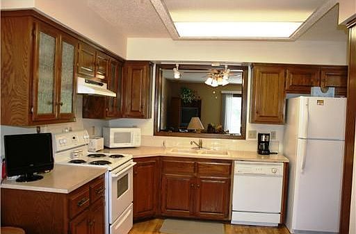 4th image of 6 Melinda Ln