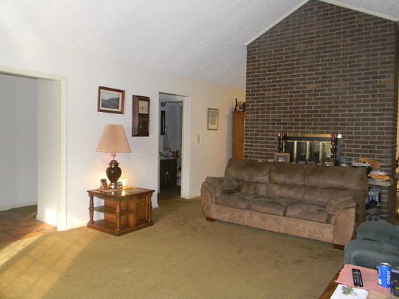 3rd image of 28 N Peach St