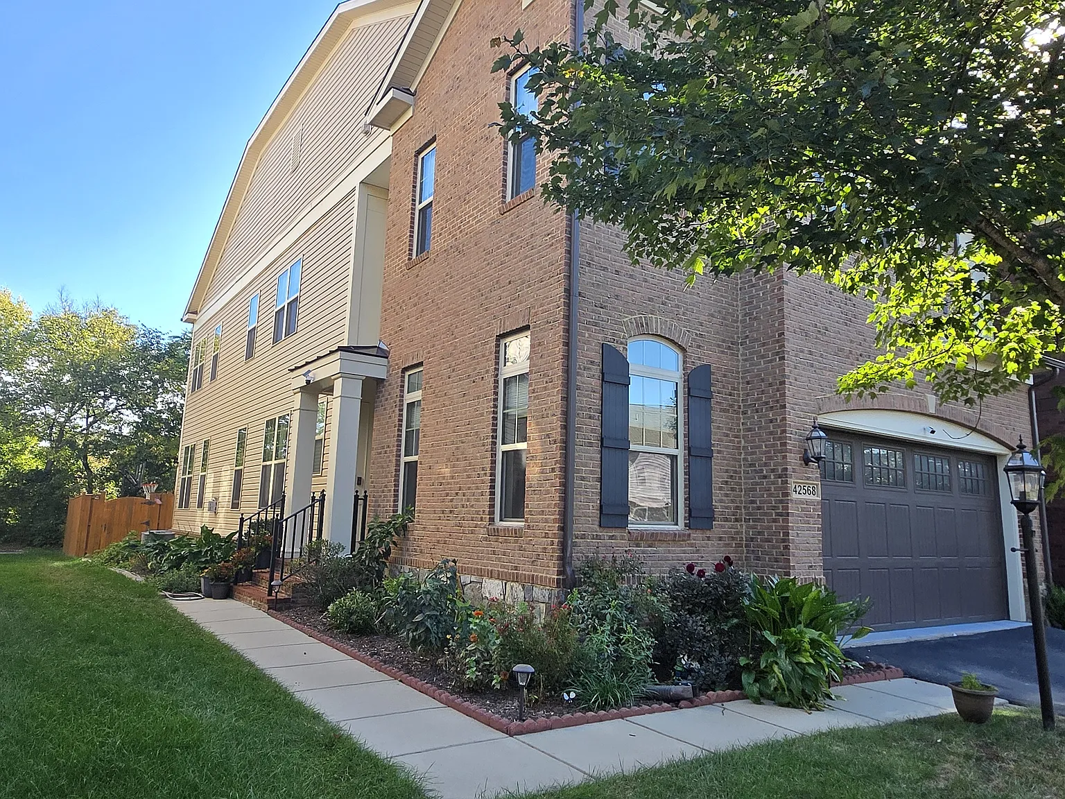 3 bed, 3.5 bath, 4149 sqft, $3,850 — Photo 3