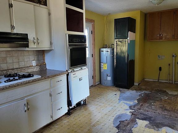 3rd image of 141 Lee Rd