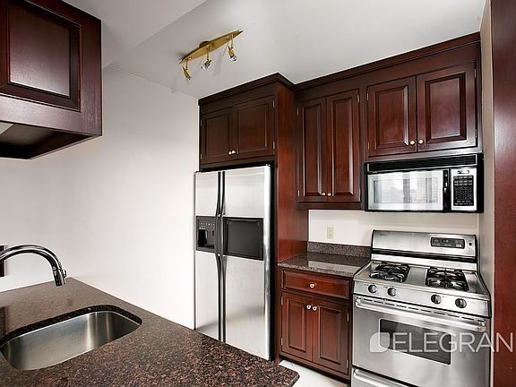 3rd image of 150 W 56th St APT 4402