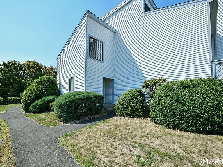 2 Hamre Ln #D — Photo 17