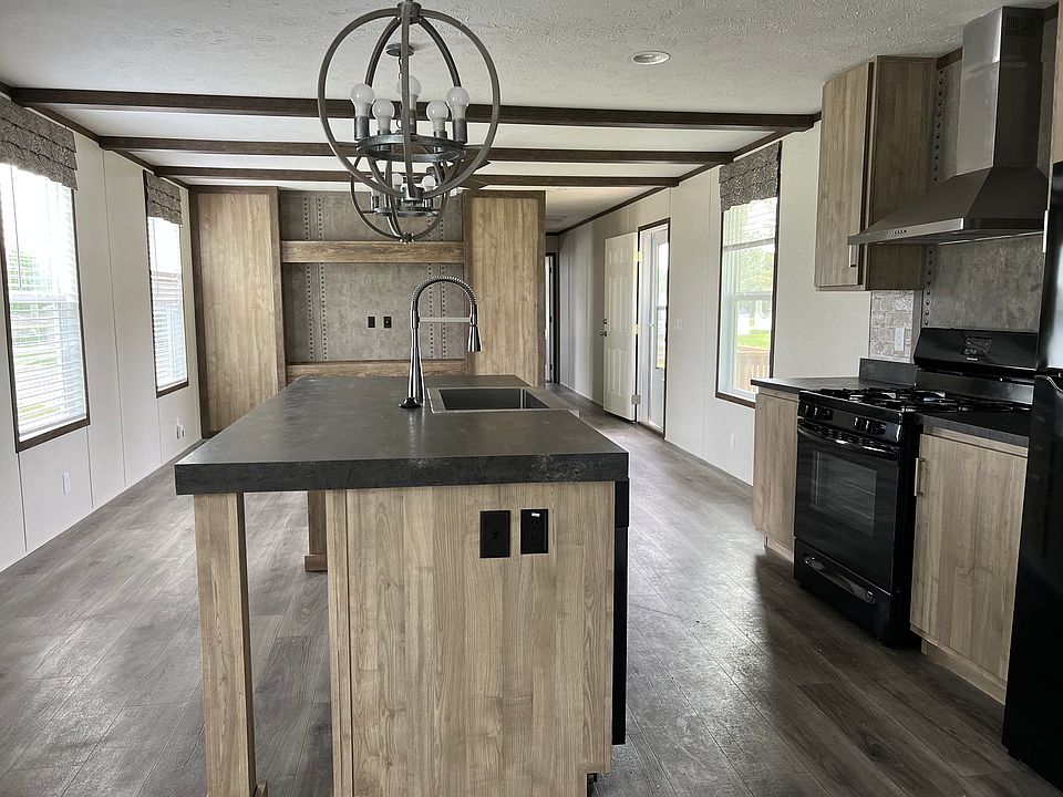 1st image of 181 Oak Ave #181