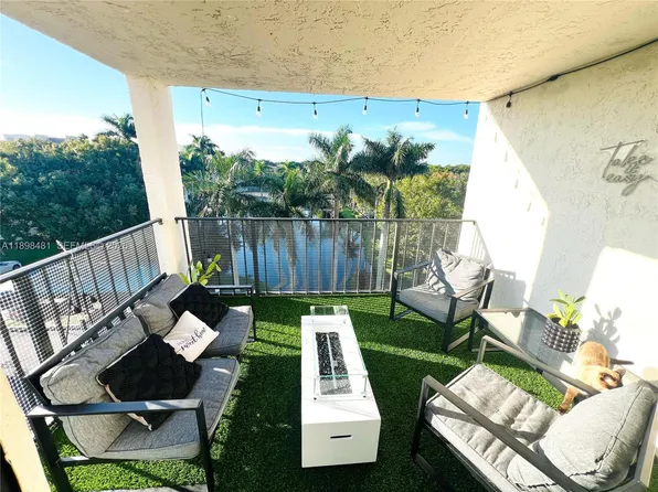 6190 Woodlands Blvd APT 517, Tamarac, FL 33319
