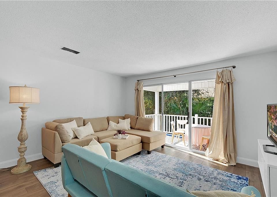 1st image of 850 Mallery St APT T12