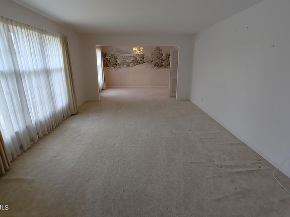 3rd image of 2405 Hillsdale Dr