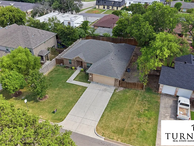 8009 Bangor Dr — Photo 30