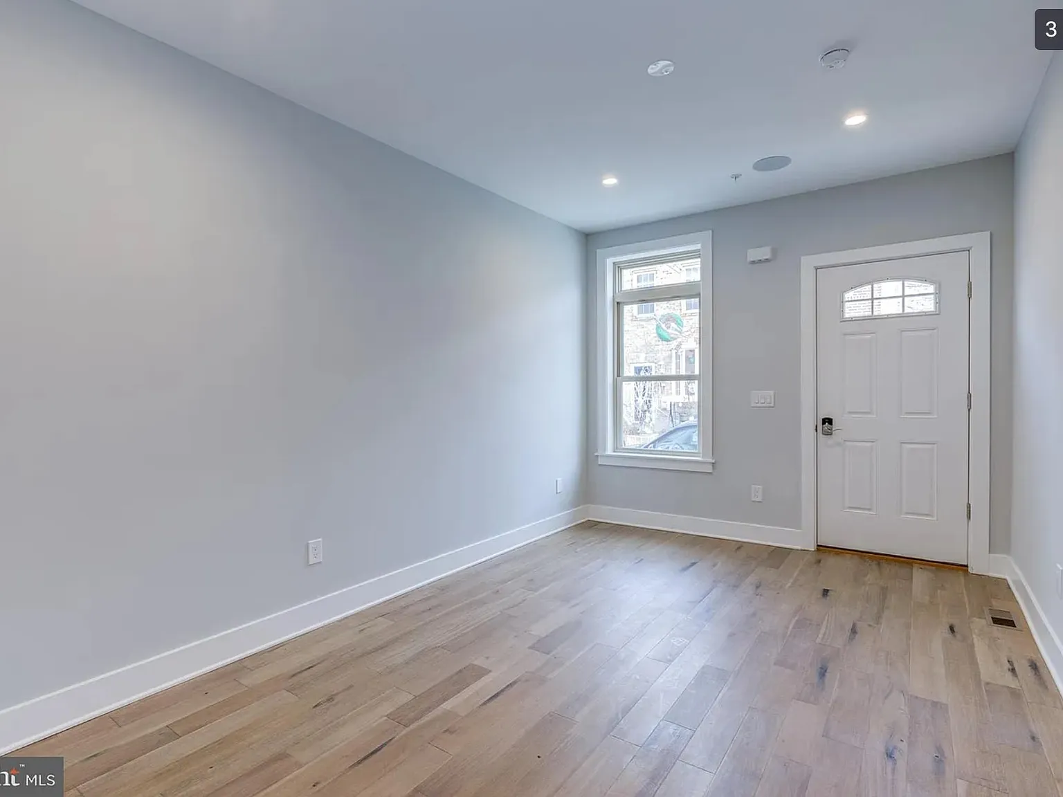 3 bed, 2075 sqft, $2,800 — Photo 2