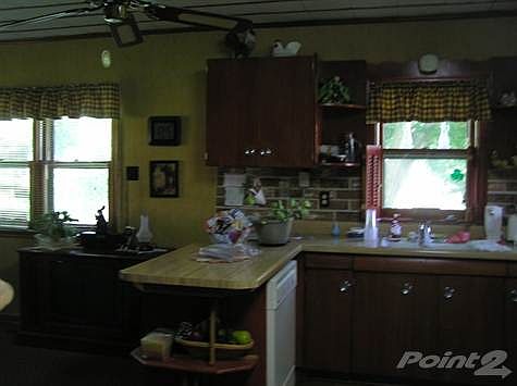 Eat-in-Kitchen