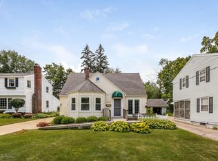 2434 Lake Dr SE, East Grand Rapids, MI
