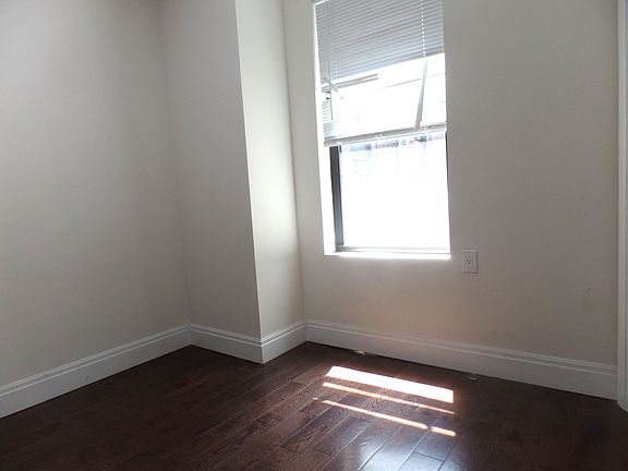 3rd image of 566 W 126th St APT 34