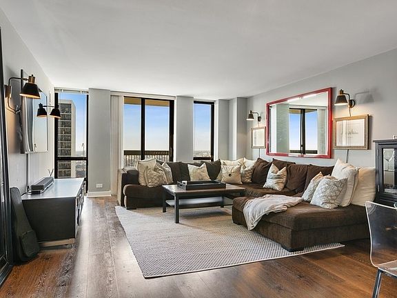 3rd image of 1660 N La Salle St #2708