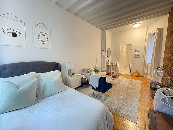 5th image of 213 E 21st St APT 4D
