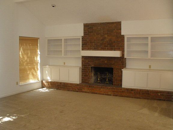 3rd image of 1017 Oleander St