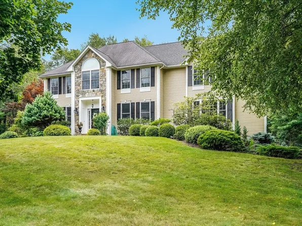 14 Arrowwood St, Methuen, MA 01844