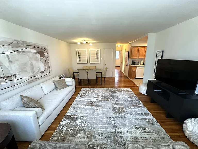 570 N 23rd St — Photo 25