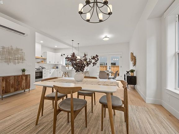 4th image of 4234 SE Yamhill St