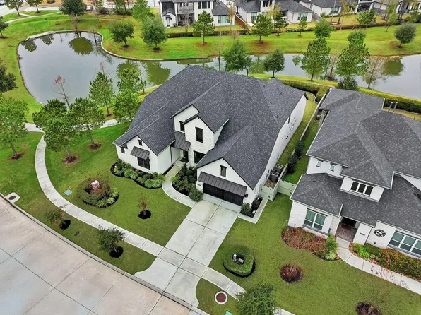 10102 S Goshawk Trl, Conroe, TX 77385