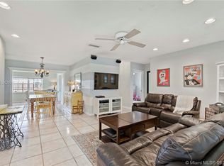 7533 Roosevelt St, Hollywood, FL 33024