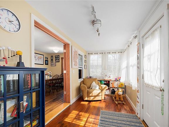 4th image of 275 Usquepaugh Rd