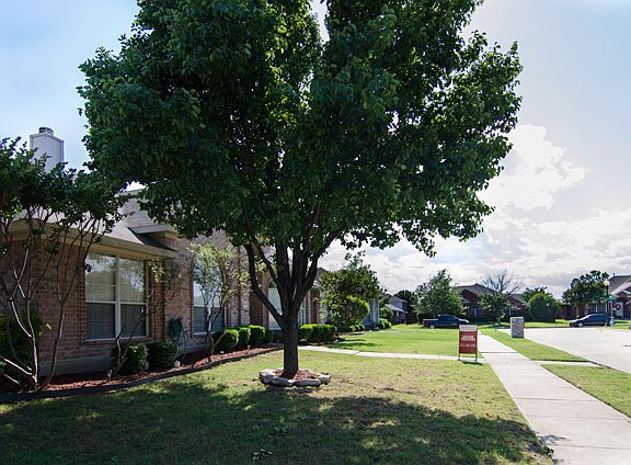 3rd image of 5017 Daisy Ct