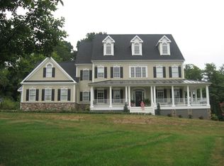 17623 Greenleaf Pl, Round Hill, VA 20141