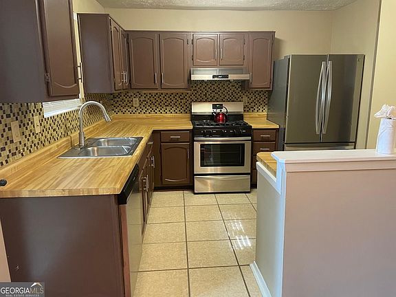 4th image of 5615 Wells Cir