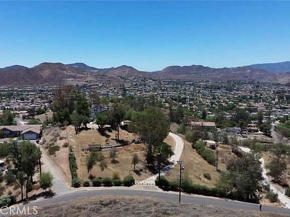 4th image of 24200 Beverly Dr #109