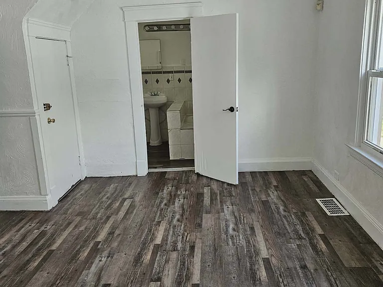 13413 Coath Ave — Photo 12