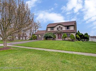 925 Apple Tree Rd, Moscow, PA 18444