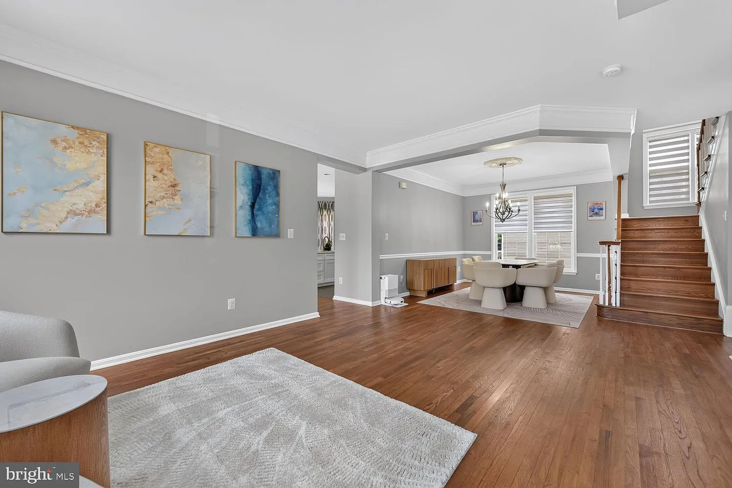 4 bed, 2.5 bath, 2760 sqft, $4,200 — Photo 4